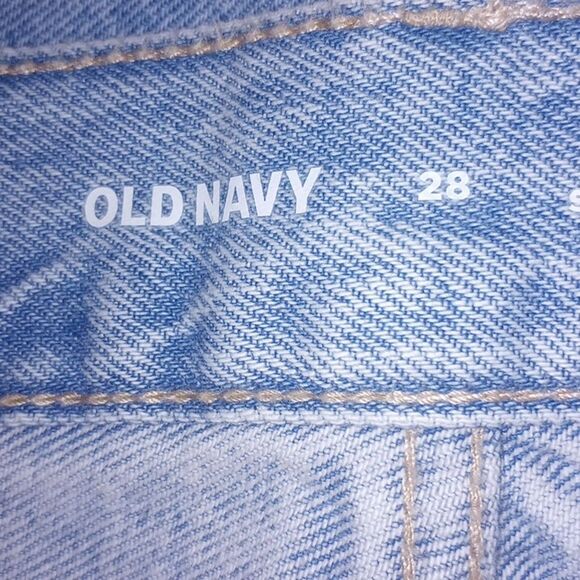 Old Navy High Rise Slouchy Straight Light Wash Raw Hem Jean Shorts Size 28 NWT - Picture 6 of 6